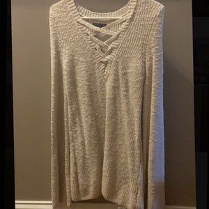 American Eagle cream sweater, wide sleeves.